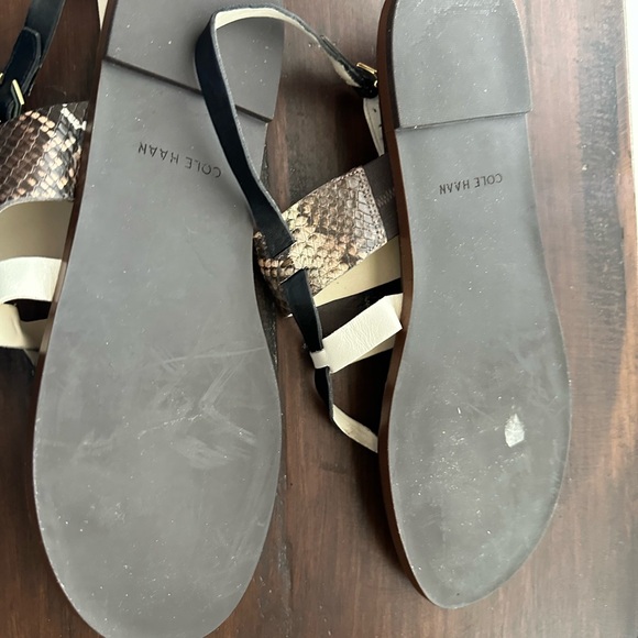 Cole Haan adjustable strap flat sandals. Size 10. Black white and print straps. - Picture 5 of 5